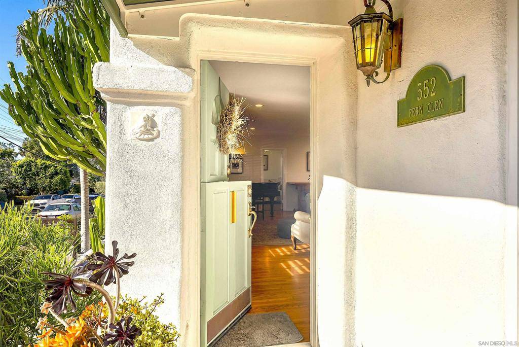 La Jolla, CA 92037,552 Fern Glen