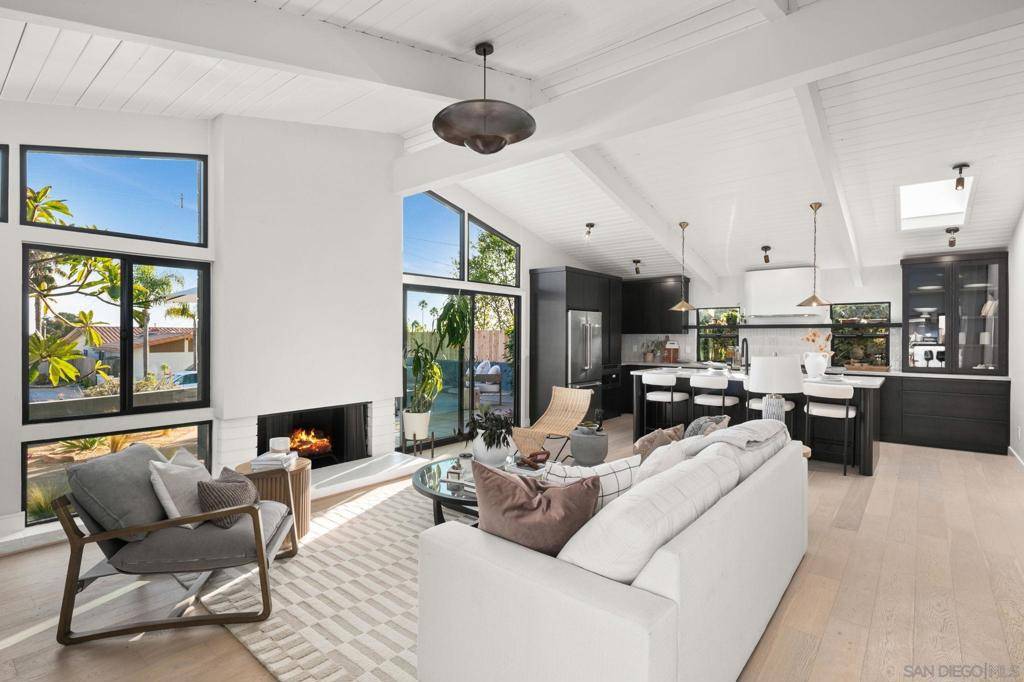 San Diego, CA 92109,2526 Aster St