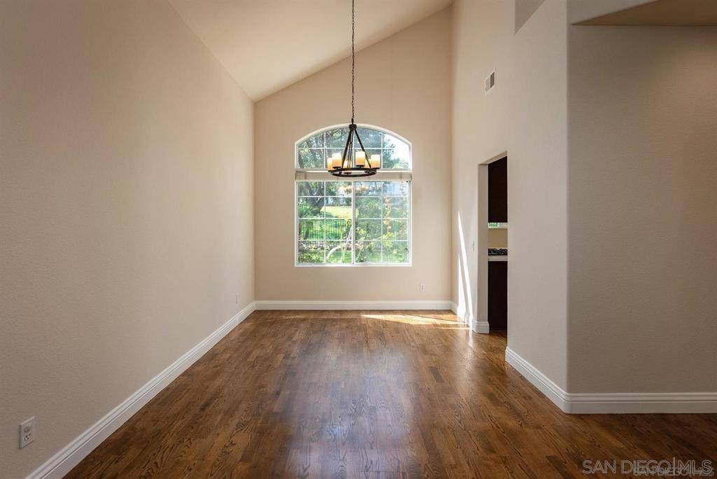 San Diego, CA 92130,5251 Caminito Exquisito