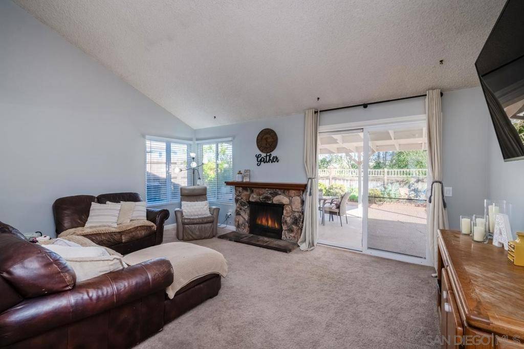 Poway, CA 92064,14027 Hermosillo Way