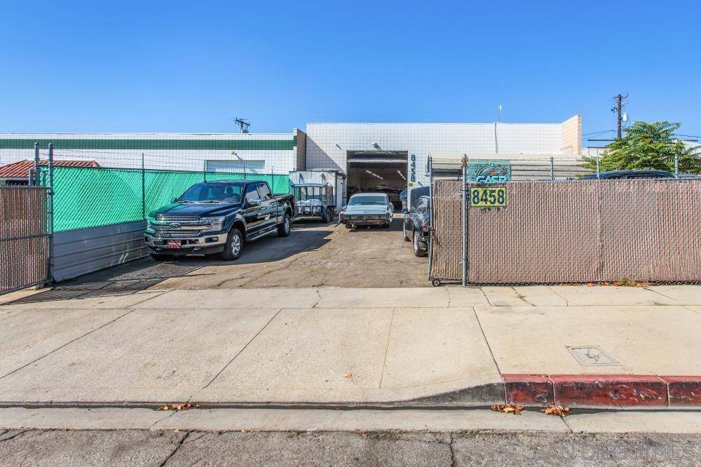 Upland, CA 91786,8458 Loma Pl