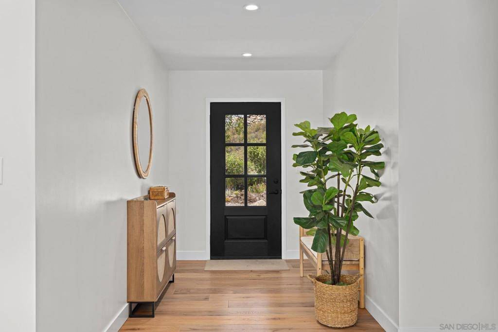 Alpine, CA 91901,2686 Via Viejas