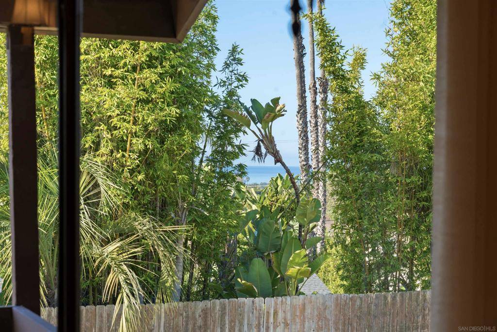 Carlsbad, CA 92008,3365 Seacrest Dr