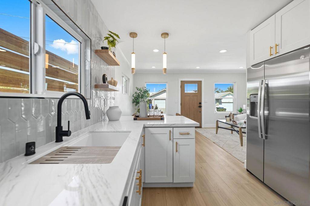 San Diego, CA 92116,3621 Collier Ave.