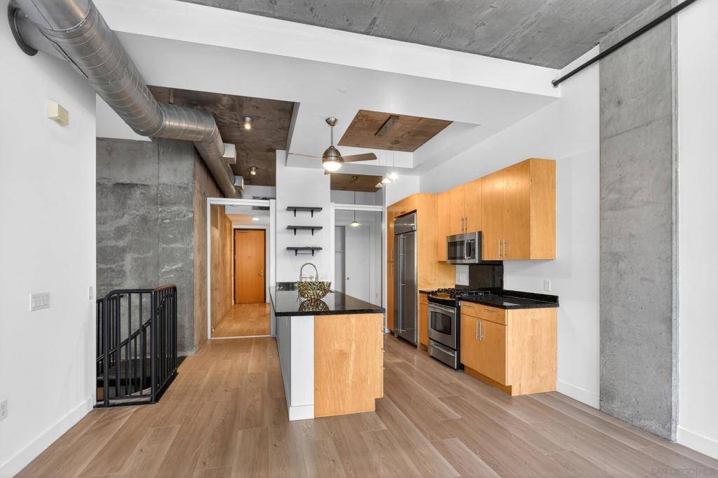 San Diego, CA 92101,1025 Island #202