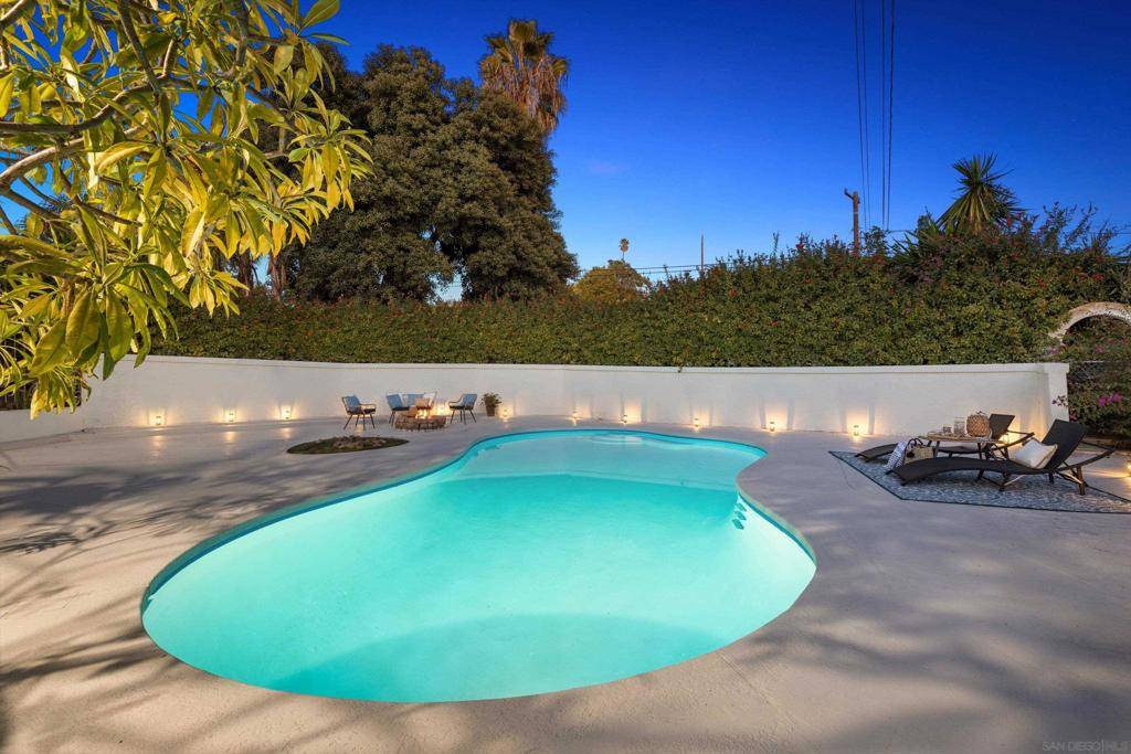 Vista, CA 92084,1048 Anza Ave.