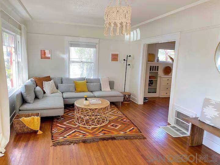 Encinitas, CA 92024,525 3rd Street