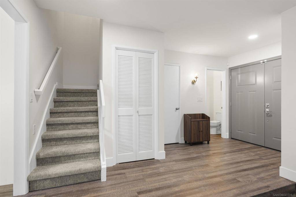 San Diego, CA 92107,2313 Caminito Mira