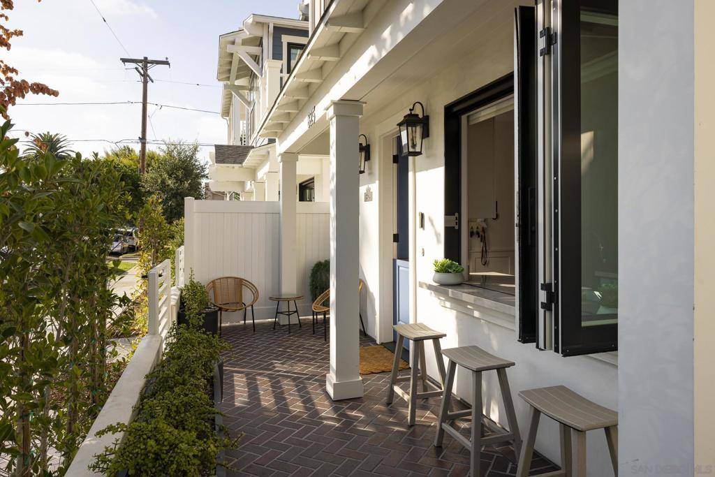 Coronado, CA 92118,825 9th St.