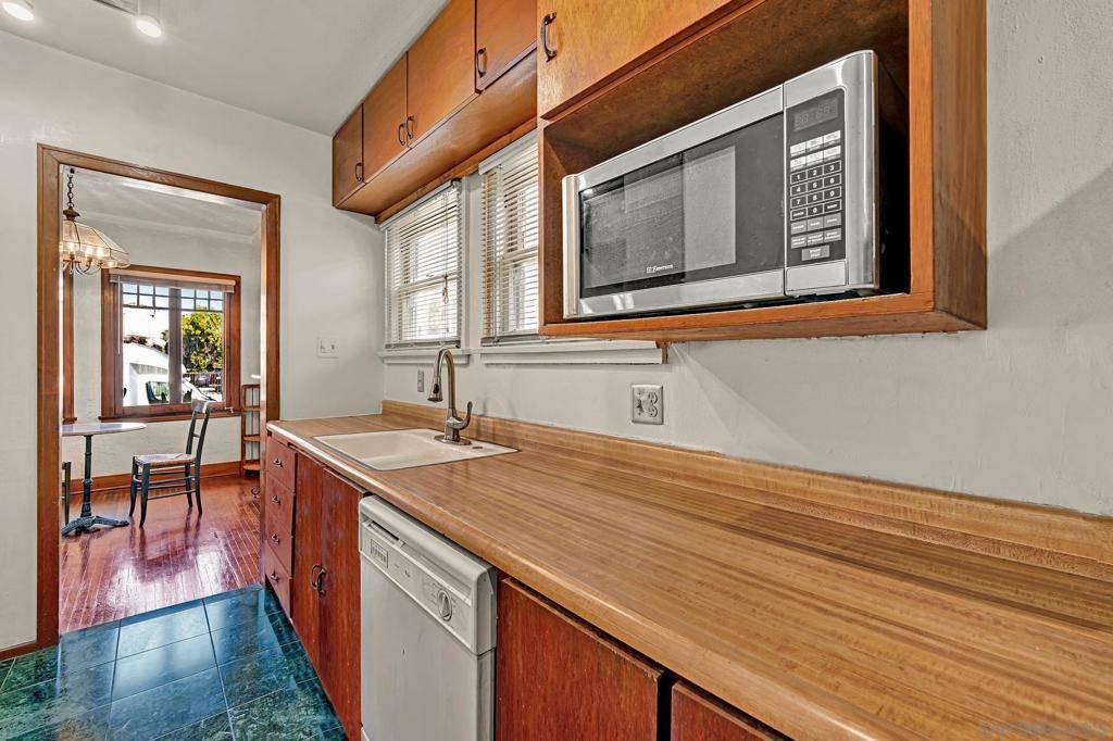 San Diego, CA 92116,3055 Suncrest