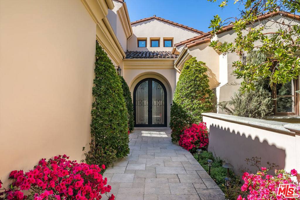 Los Angeles, CA 90077,2167 Sheringham LN