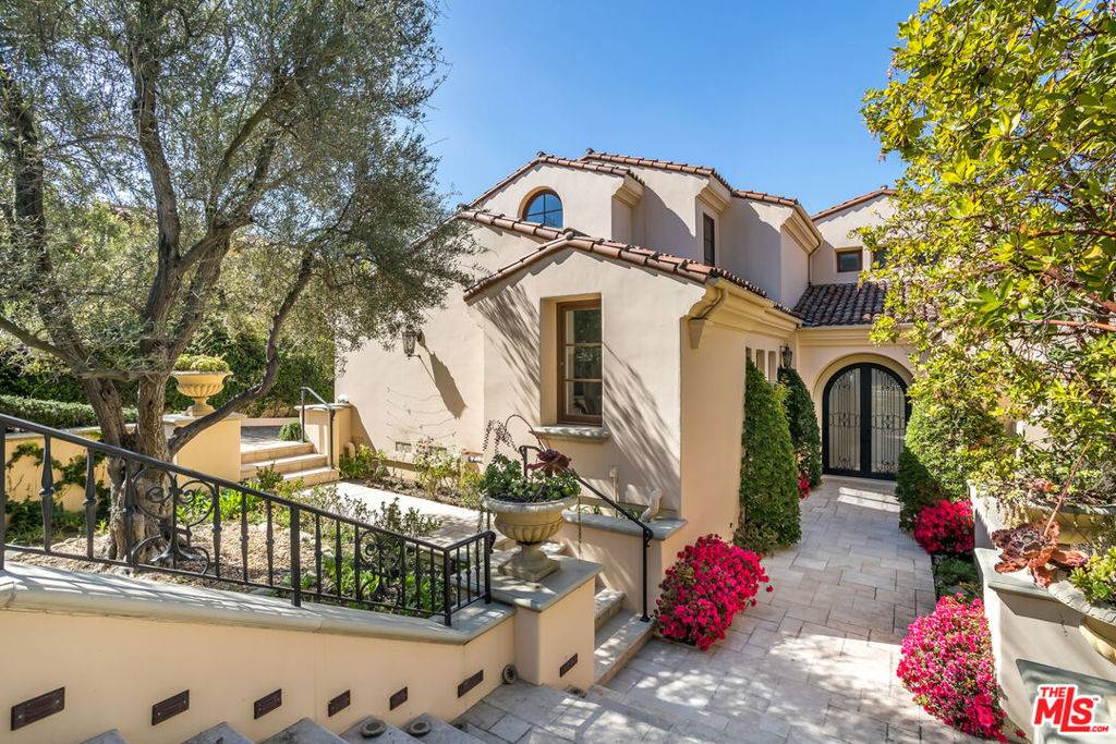 Los Angeles, CA 90077,2167 Sheringham LN