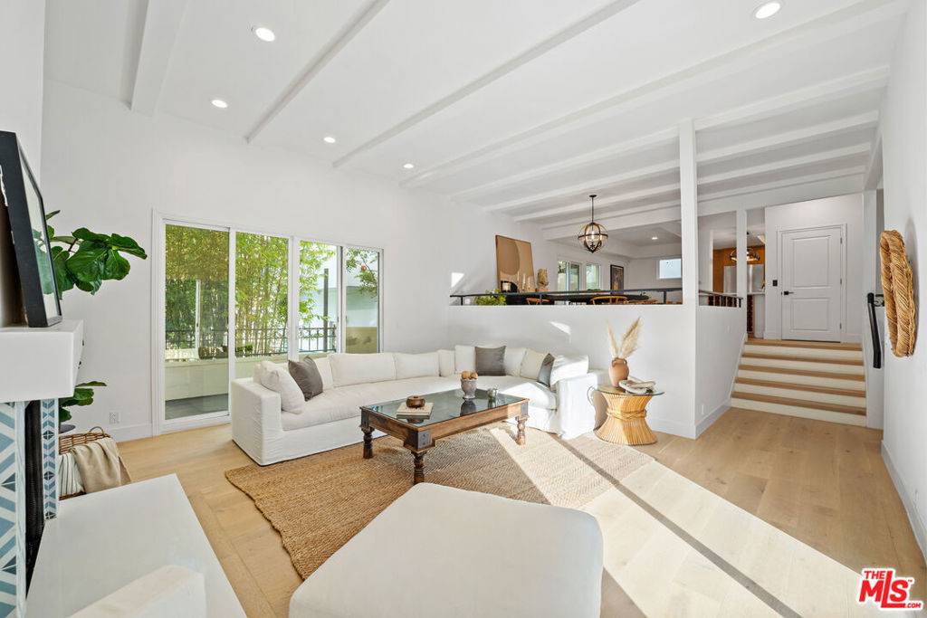 Studio City, CA 91604,4148 Sunswept DR