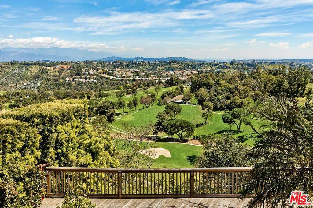 Los Angeles, CA 90049,2286 Canyonback RD