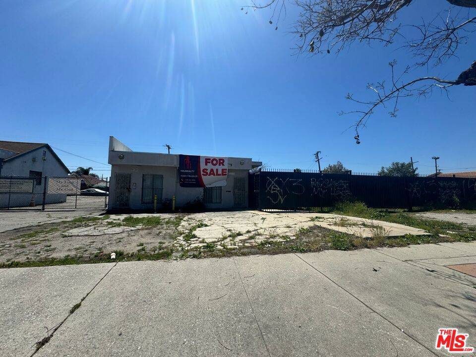 Compton, CA 90220,1726 W Compton BLVD