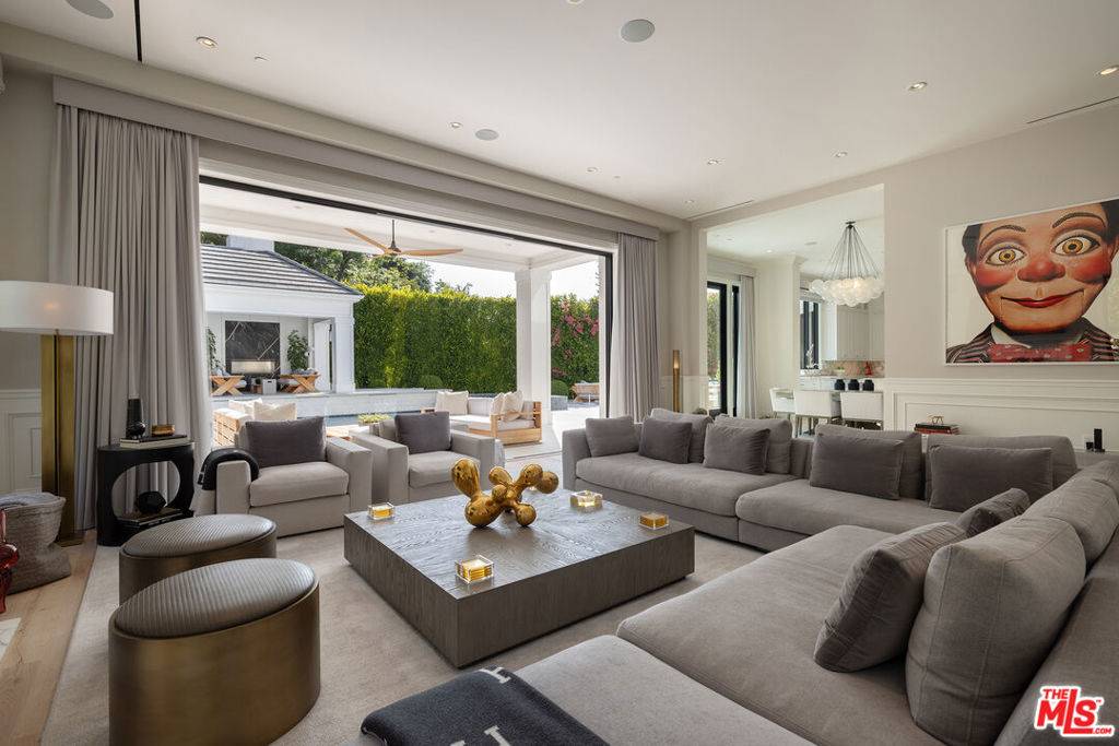 Beverly Hills, CA 90210,9520 Hidden Valley RD