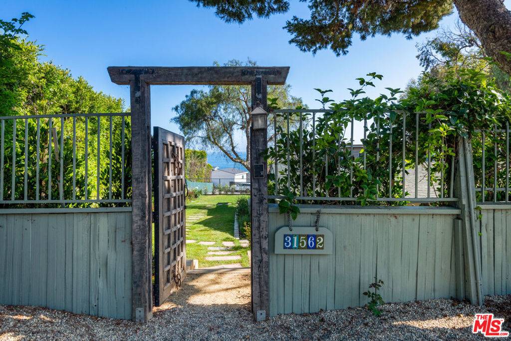 Malibu, CA 90265,31562 Broad Beach RD
