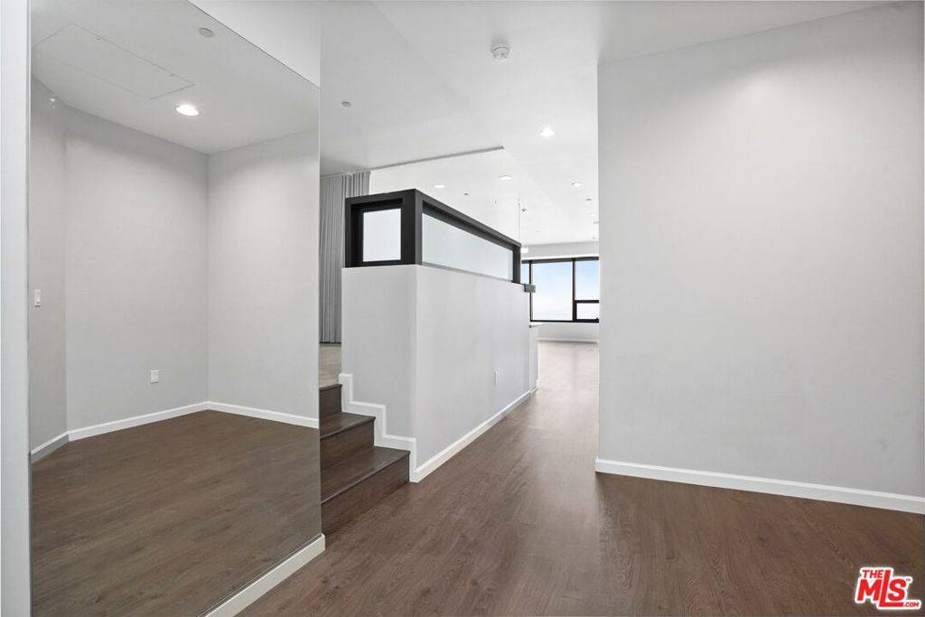 Los Angeles, CA 90017,1100 Wilshire #3404