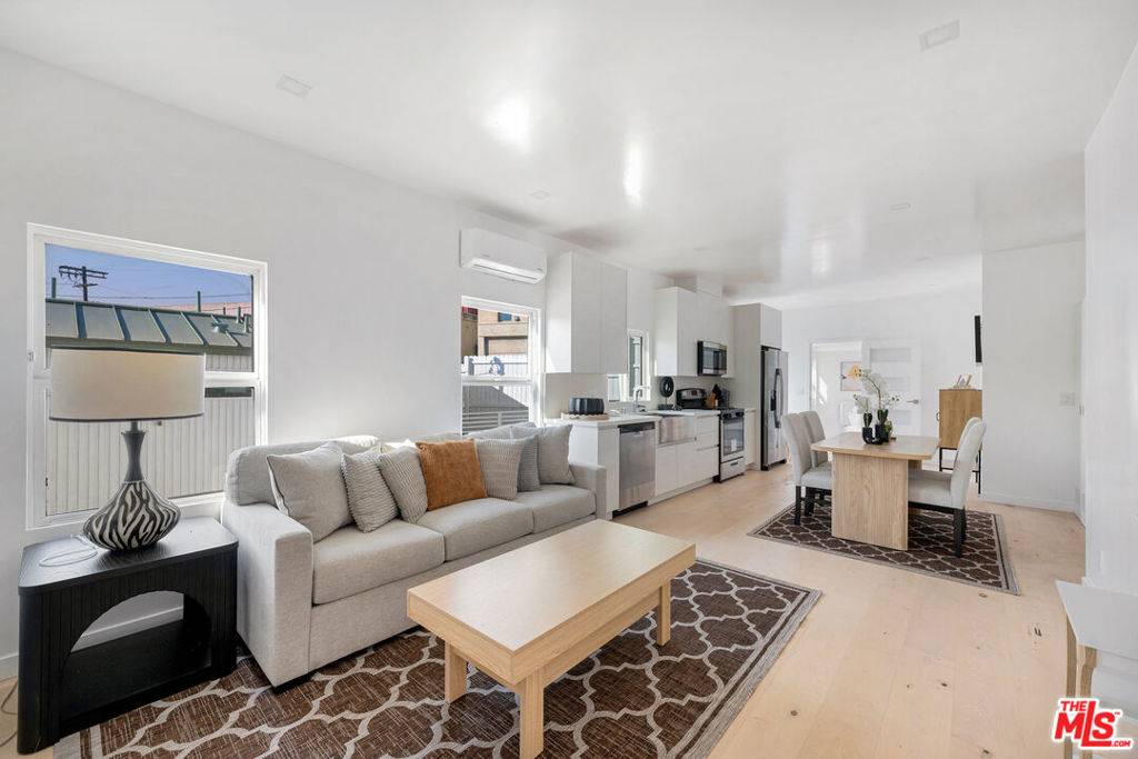 Santa Monica, CA 90402,117 W Channel RD #115