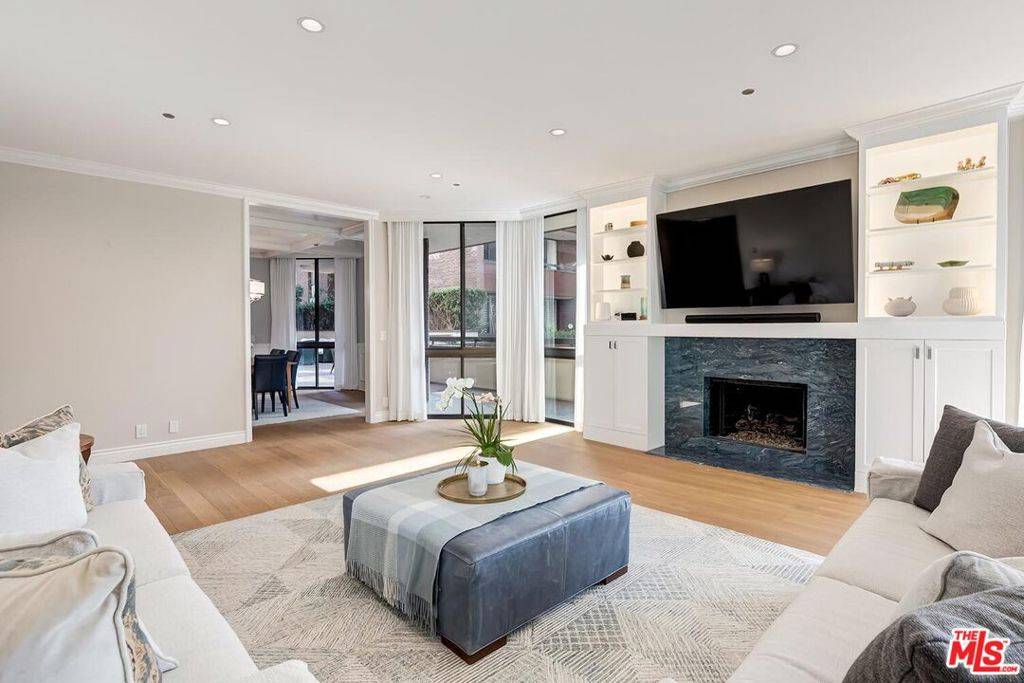 Beverly Hills, CA 90211,300 N Swall DR