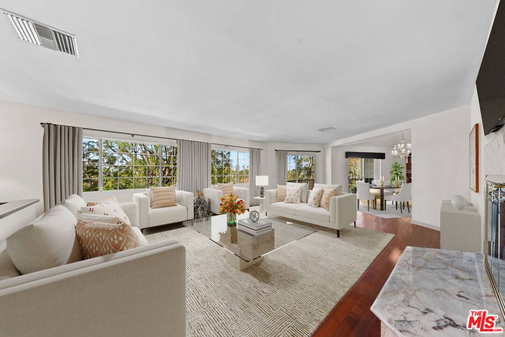 Encino, CA 91436,15569 Meadowgate RD