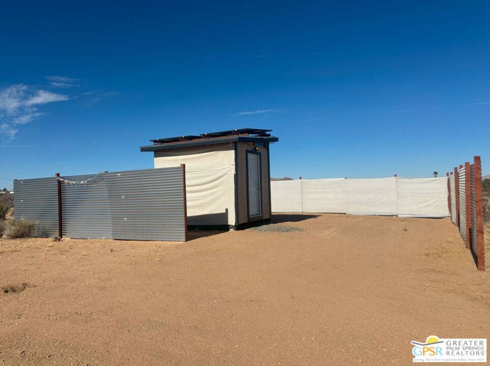 Landers, CA 92285,276 Fairacres LN
