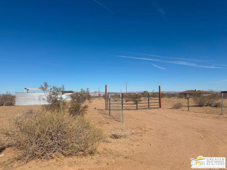Landers, CA 92285,276 Fairacres LN