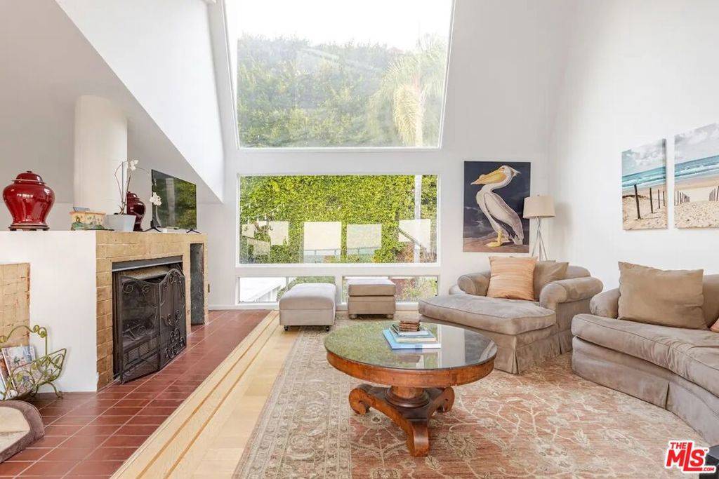 Malibu, CA 90265,21625 Pacific Coast HWY