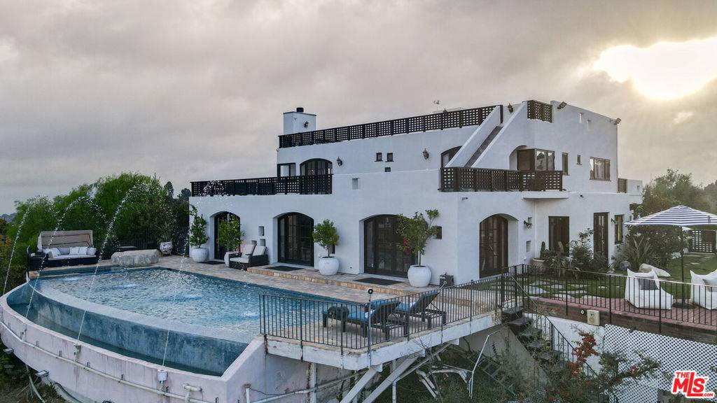 Beverly Hills, CA 90210,13211 Mulholland DR