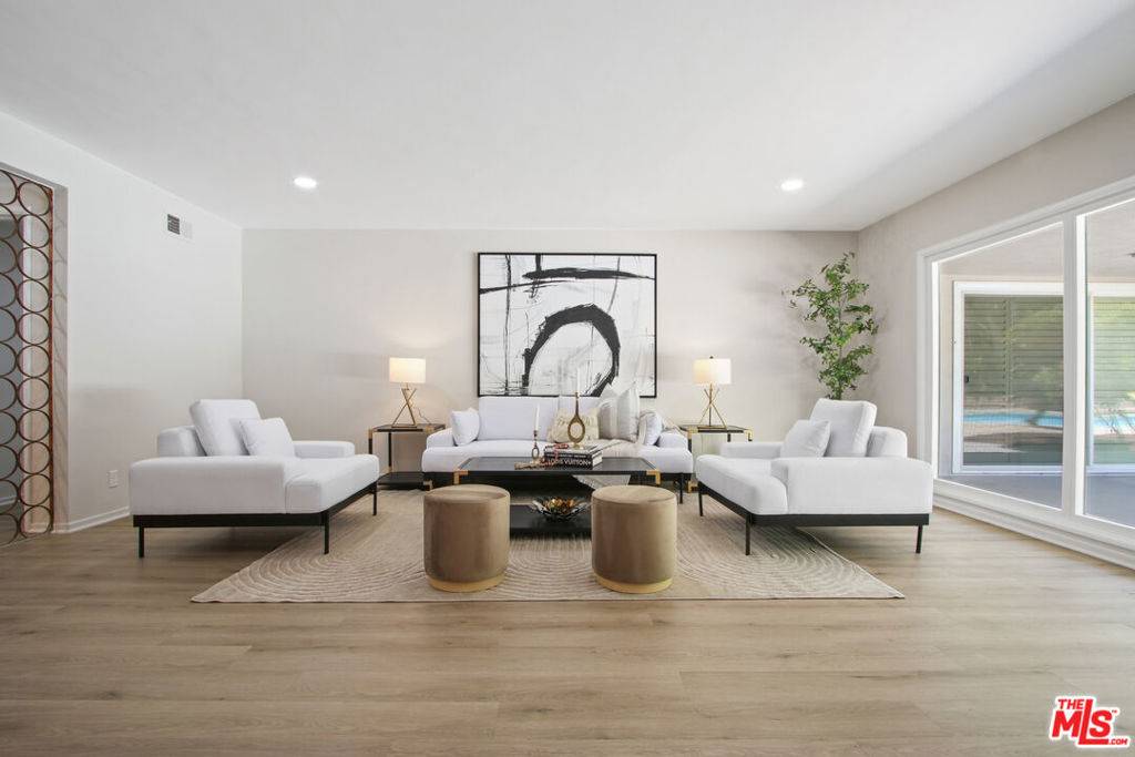 Los Angeles, CA 90056,5505 W 62nd ST