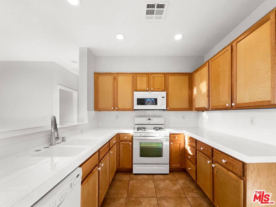 CA 91342,16722 Nicklaus DR #42
