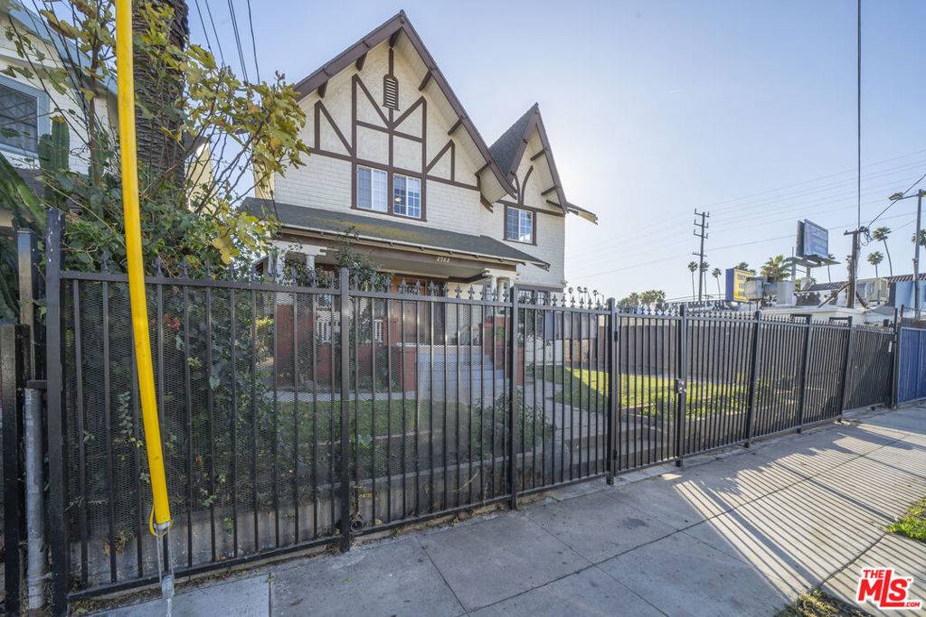 Los Angeles, CA 90006,2982 W 15th ST