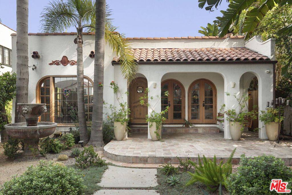 West Hollywood, CA 90046,918 N La Jolla AVE