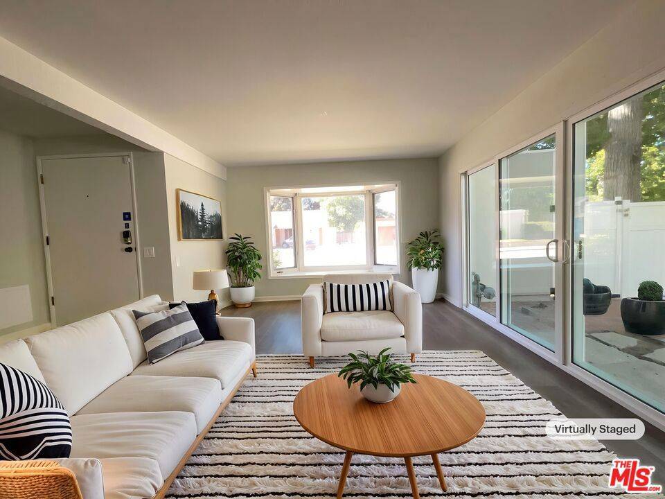 Valencia, CA 91355,25258 Via Sistine