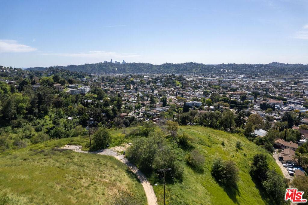 Los Angeles, CA 90065,3626 N The Paseo DR