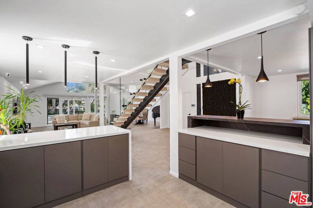 Sherman Oaks, CA 91403,3585 Alana DR