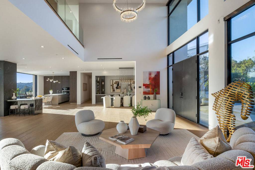 Encino, CA 91436,16110 Meadowview DR
