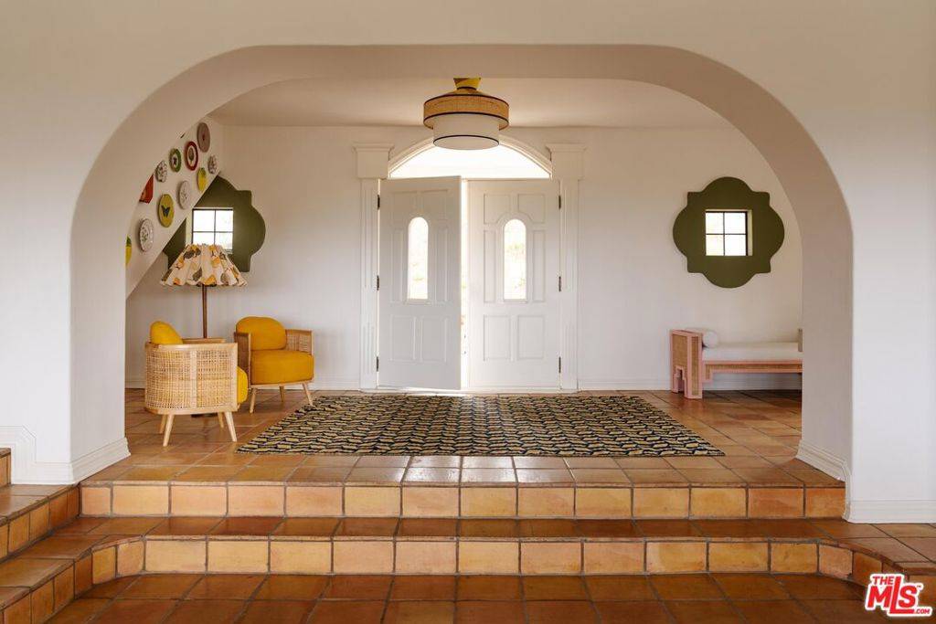 Malibu, CA 90265,33261 Decker School RD