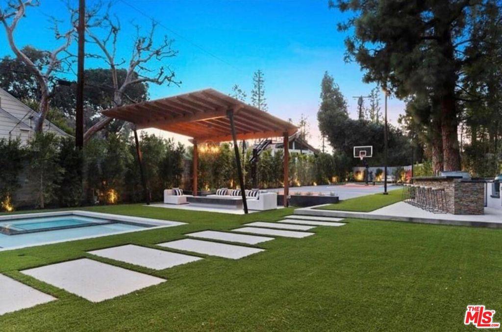 Encino, CA 91316,5301 Amestoy AVE