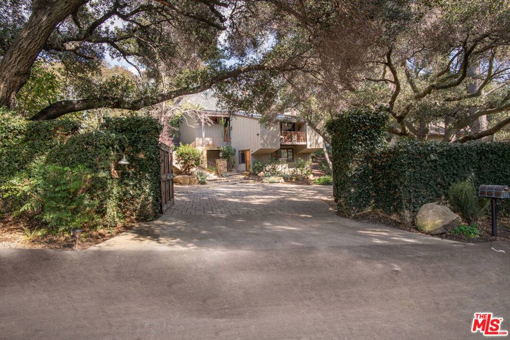 Calabasas, CA 91302,886 Camino Colibri