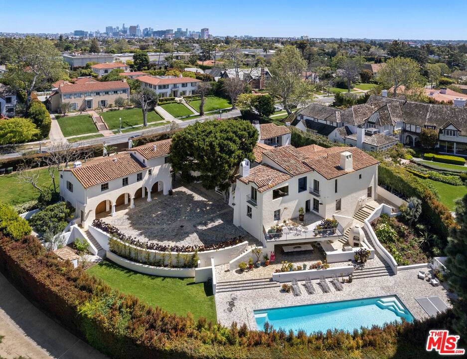 Los Angeles, CA 90004,211 S Muirfield RD