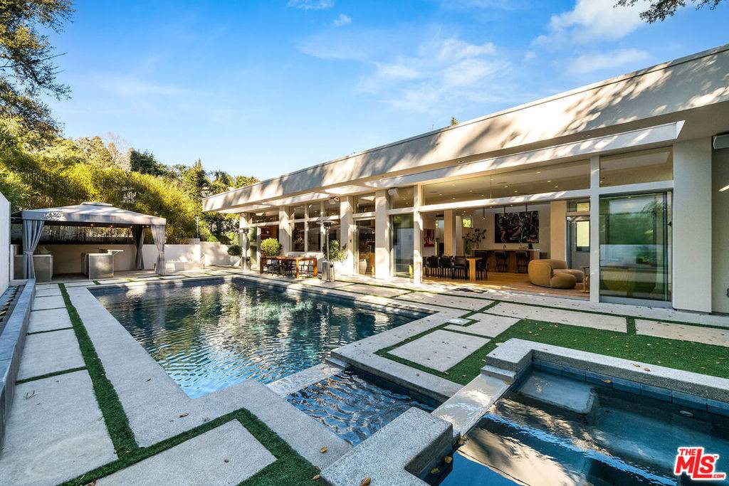 Beverly Hills, CA 90210,2241 Bowmont DR