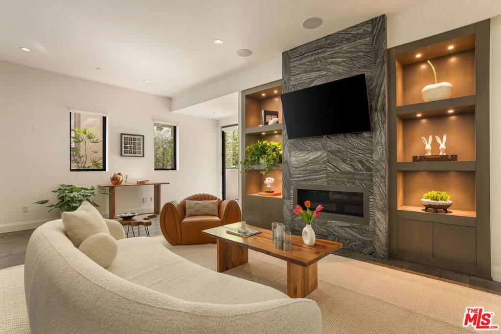 West Hollywood, CA 90069,732 Huntley DR #A