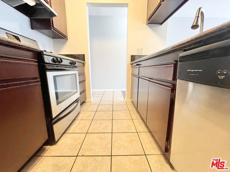 Los Angeles, CA 90048,100 Clark #108
