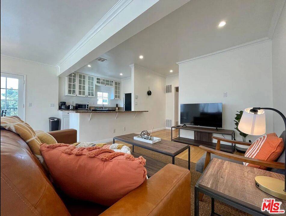 Santa Monica, CA 90403,1111 11th ST #6