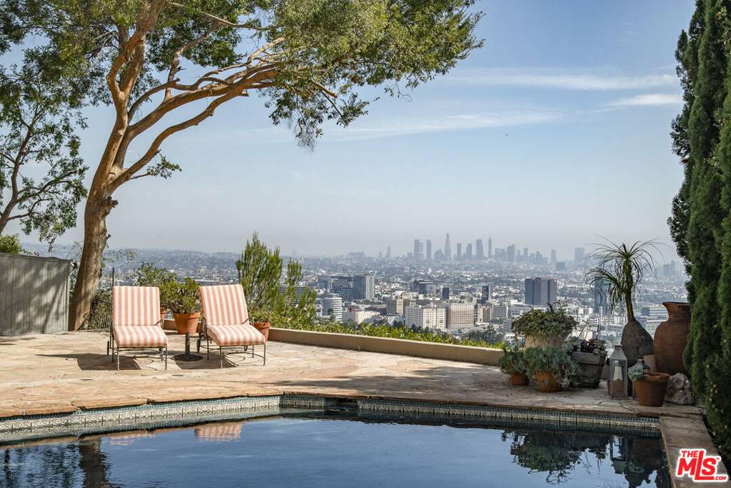 Los Angeles, CA 90068,6901 Oporto DR
