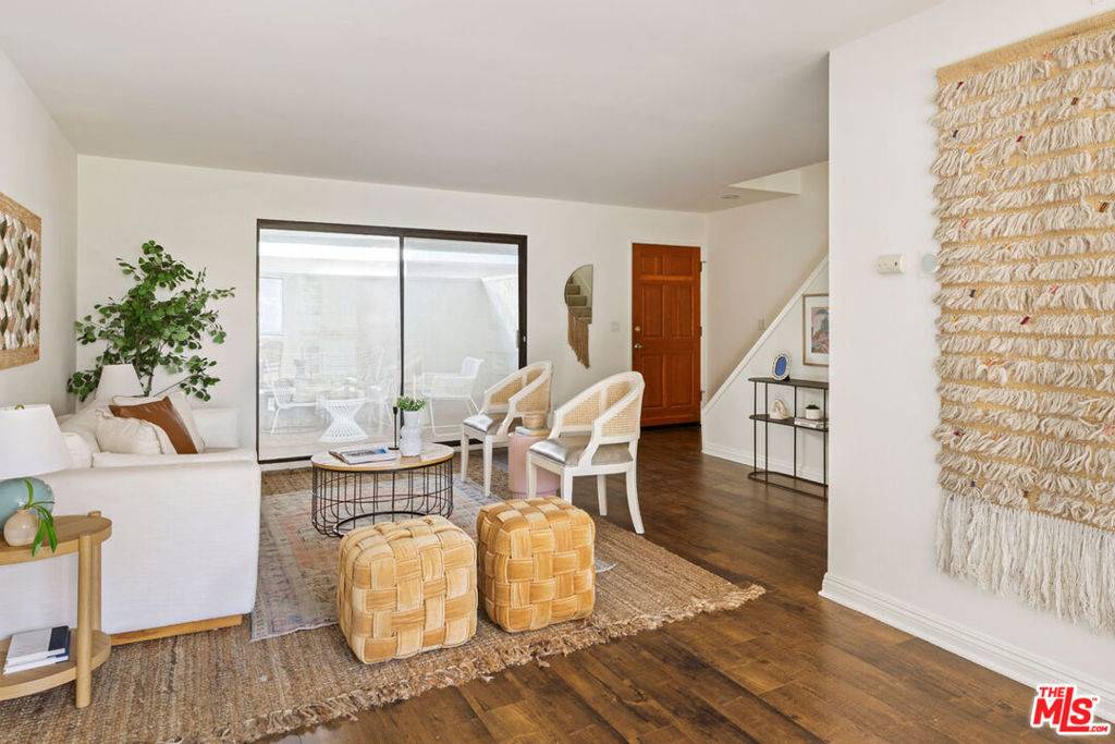 Los Angeles, CA 90026,850 Lucile AVE #12