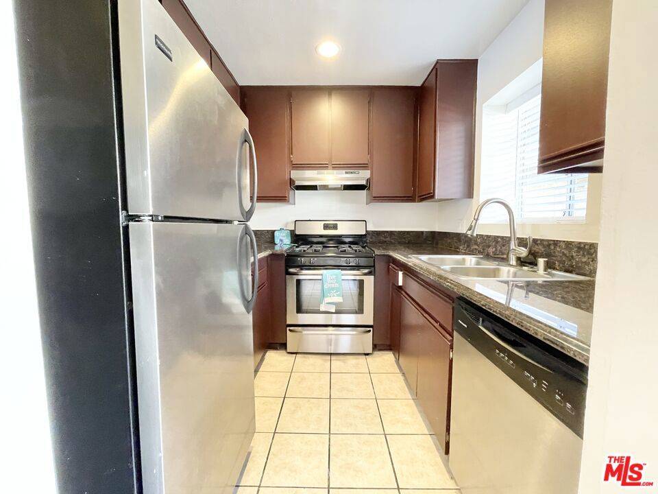 Los Angeles, CA 90048,8722 Burton Way #102