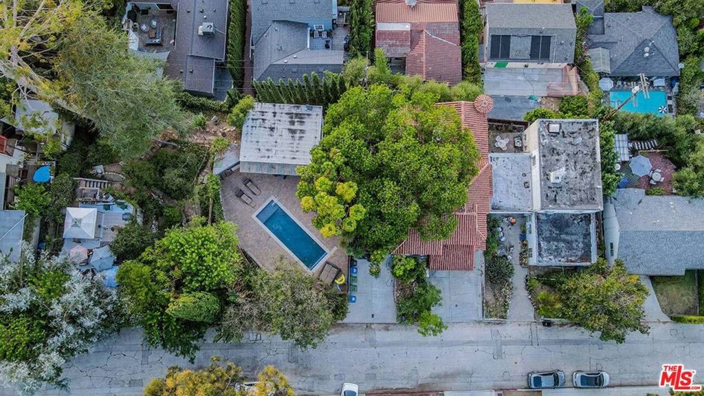 Los Angeles, CA 90068,3131 & 3135 Oakcrest DR