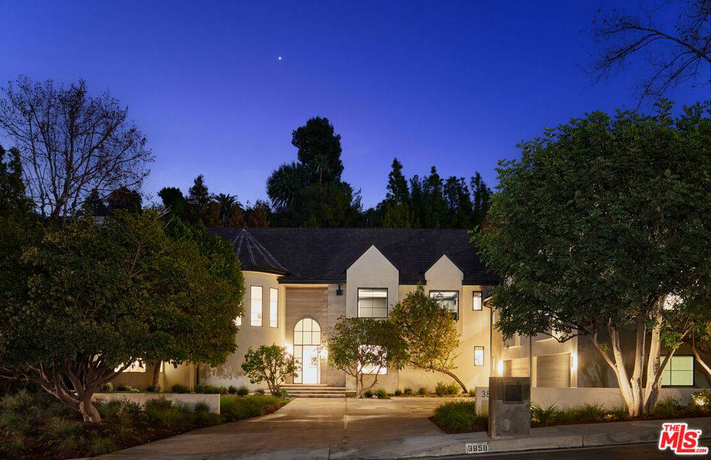 Encino, CA 91436,3858 Hayvenhurst DR